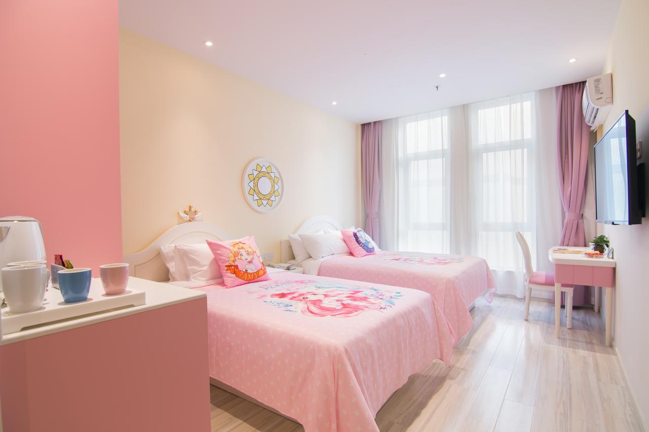 Man Qu Pudong Airport Hotel 4*