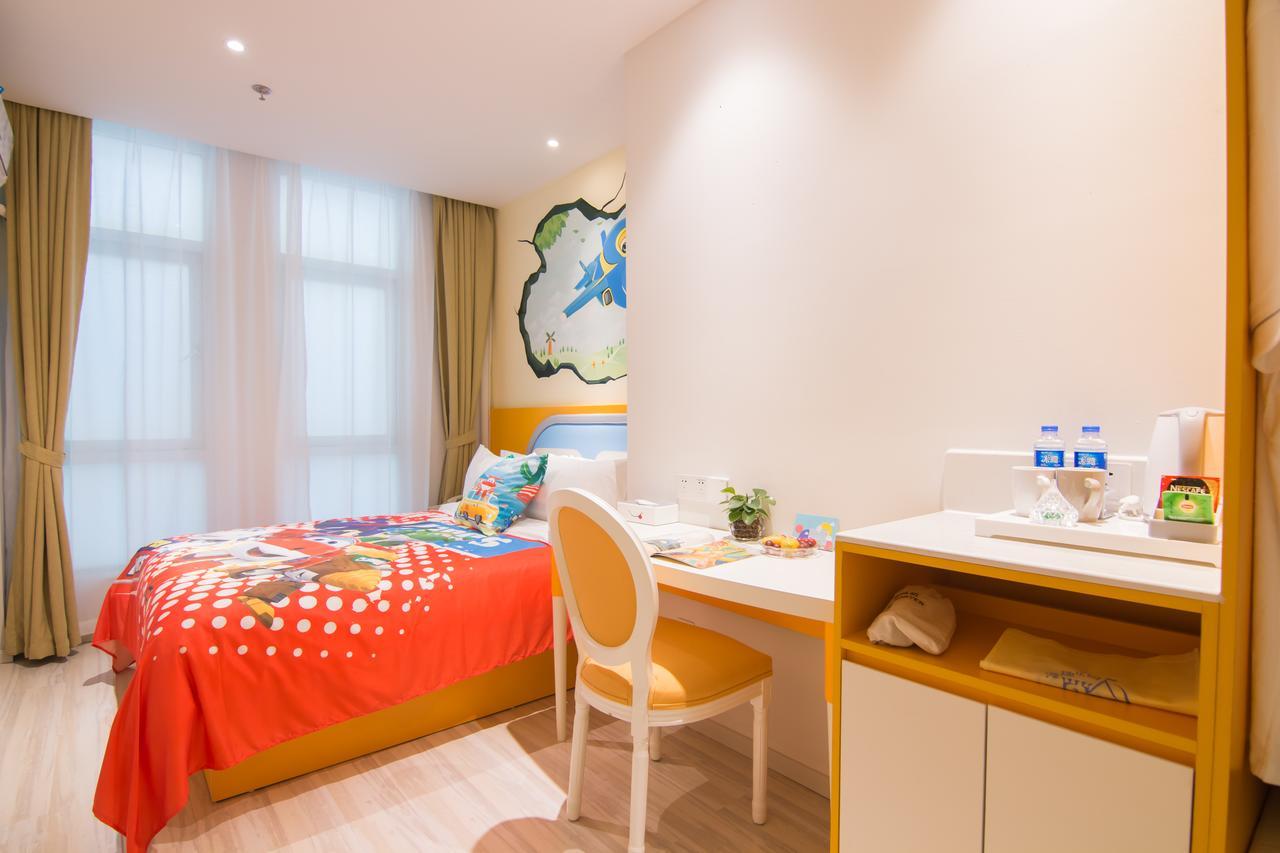 Man Qu Pudong Airport Hotel 4*